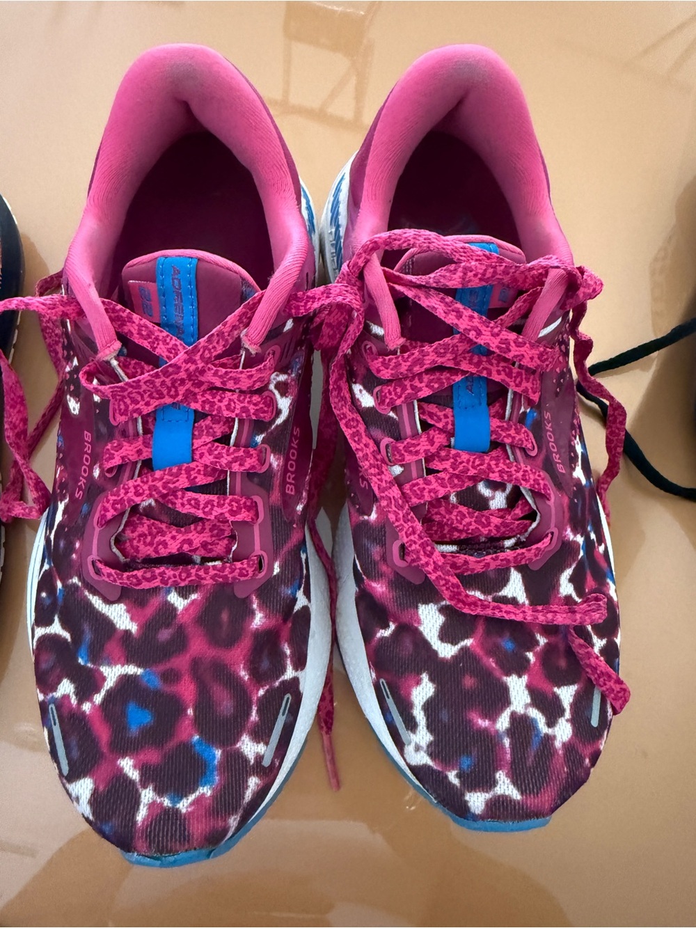 Brooks Women’s Pink Leopard Running Shoes Adrenaline GTS 22 size 7.5
